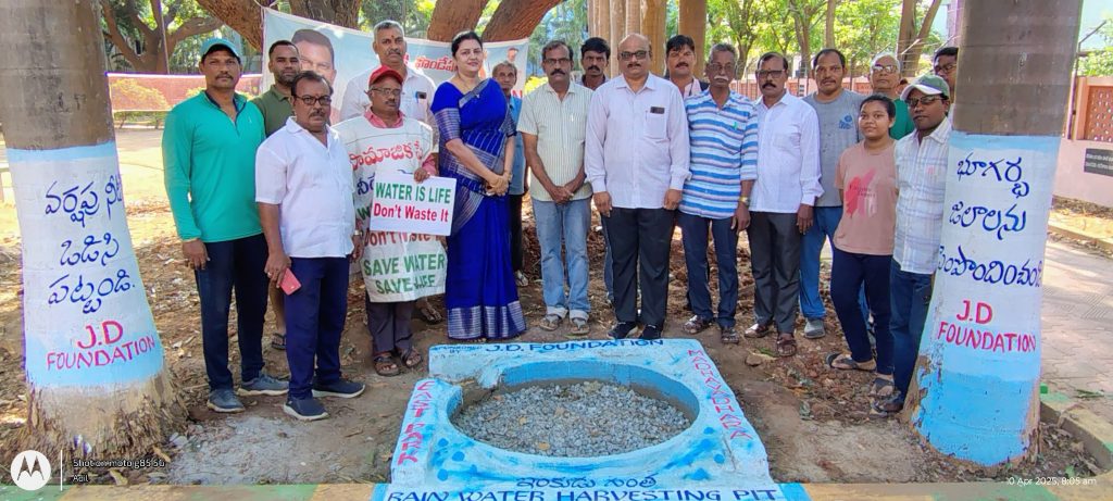 విశాఖపట్నంలో ఇంకుడు గుంతల నిర్మాణంపై దృష్టి సారించిన జేడీ ఫౌండేషన్
