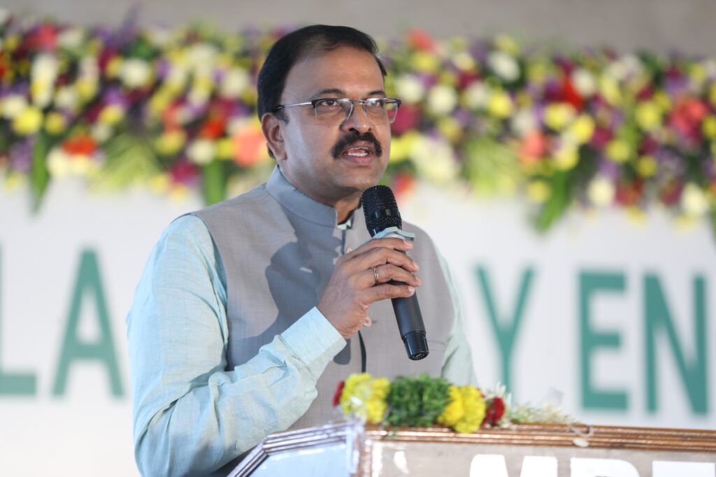 మల్లారెడ్డి ఇంజనీరింగ్ అండ్ మేనేజ్‌మెంట్ సైన్సెస్ (ఎంఆర్ఎం) కళాశాల నూతనంగా ప్రవేశం పొందిన విద్యార్థుల అవగాహనా కార్యక్రమంకి ముఖ్య అతిథిగా పాల్గొన్న ఫౌండేషన్ ఛైర్మన్ శ్రీ వీవీ లక్ష్మీనారాయణ