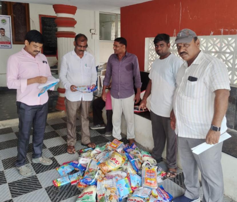విశాఖపట్నంలో 50 కేజీల సింగల్ యూస్ ప్లాస్టిక్ కవర్ల పట్టివేత
