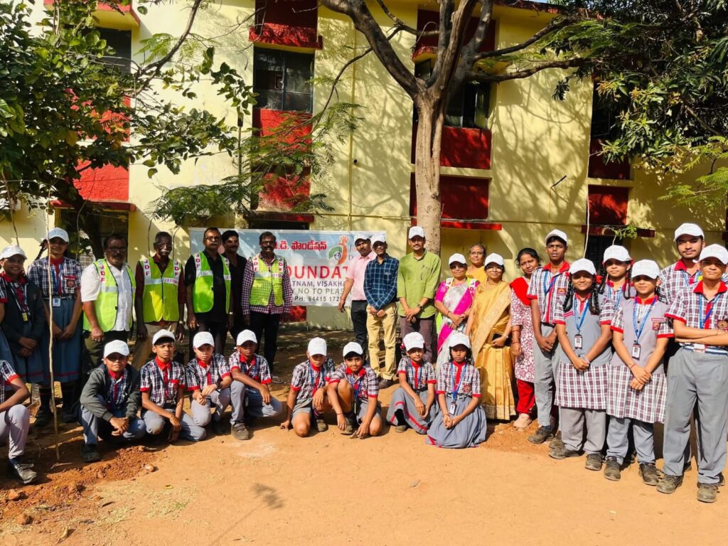 విశాఖపట్నంలో వివిధ ప్రాంతాలలో మొక్కలు నాటే కార్యక్రమం