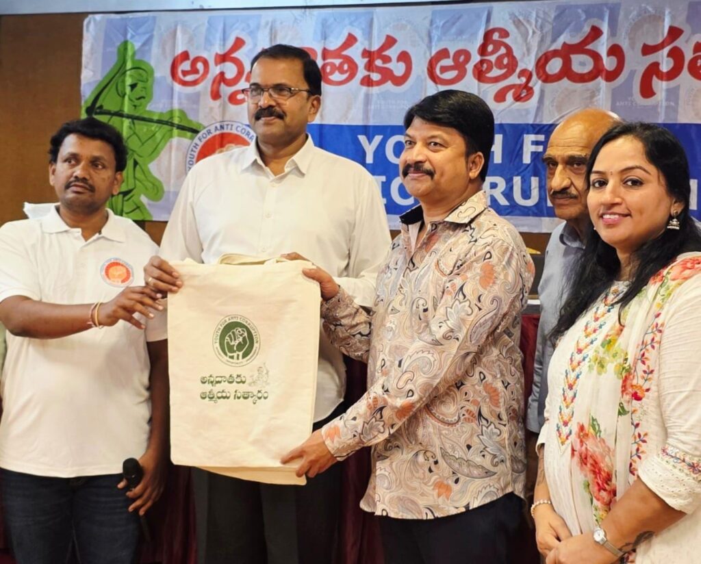 అన్నదాతకు ఆత్మీయ సత్కారం కార్యక్రమంలో పాల్గొని రైతులను సన్మానించిన ఫౌండేషన్ ఛైర్మన్ శ్రీ