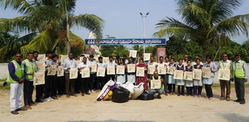 విశాఖ ఇన్స్టిట్యూట్ ఆఫ్ ఇంజినీరింగ్ & టెక్నాలజీ కాలేజ్ ఎన్ ఎస్ ఎస్ విద్యార్థులతో స్వచ్ భారత్ నిర్వహణ మరియు ఏక్ దిన్ ఏక్ సాత్ ఏక్ బ్యాగ్ కార్యక్రమం