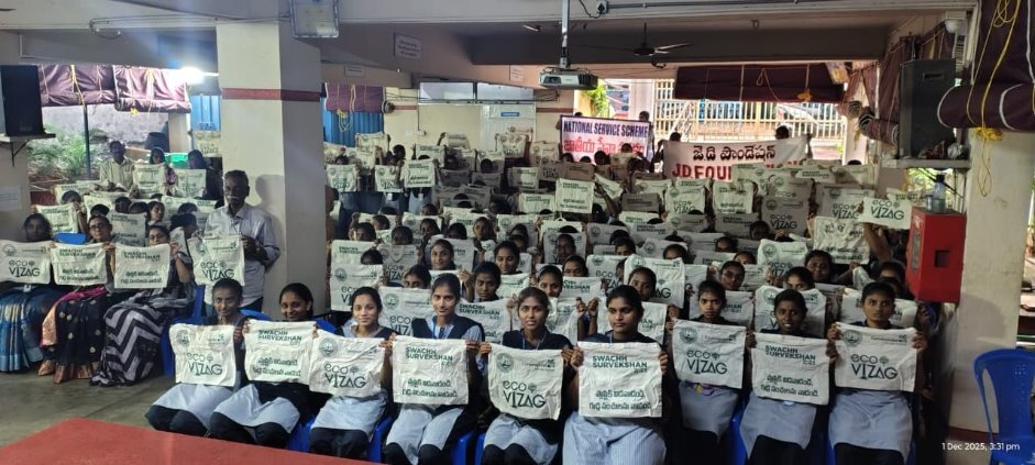 కోరమాండల్ ఇంటర్నేషనల్ సహకారంతో చైతన్య డిగ్రీ & పీజీ కళాశాల విద్యార్థులకు వస్త్ర సంచులు పంపిణీ