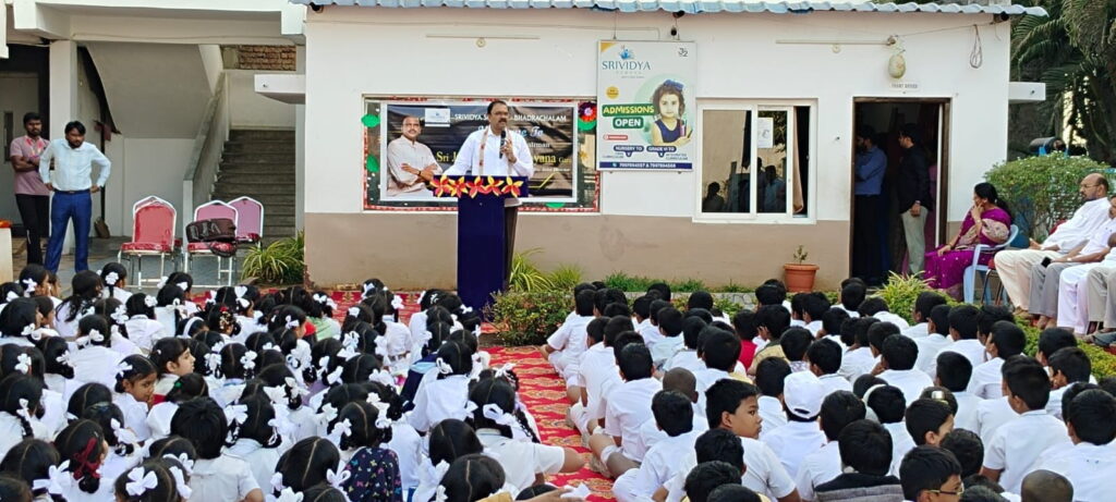 భద్రాచలం శ్రీవిద్య పాఠశాలను సందర్శించిన ఫౌండేషన్ ఛైర్మన్ శ్రీ వి.వి. లక్ష్మీనారాయణ