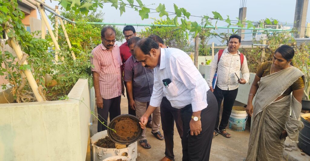 జేడీ ఫౌండేషన్ విశాఖపట్నం కన్వీనర్ శ్రీ రామకృష్ణ గారి గృహం దర్శించిన జీవీఎంసీ అధికారులు