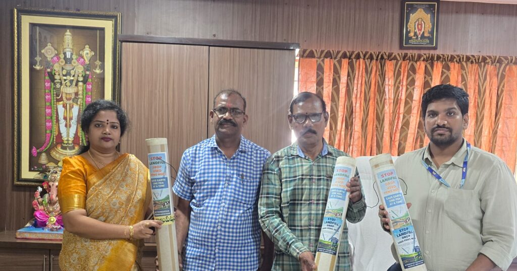 ఆదిత్య డిగ్రీ కాలేజీకి పెన్ డ్రాప్ బాక్స్‌లు అందజేసిన జేడీ ఫౌండేషన్