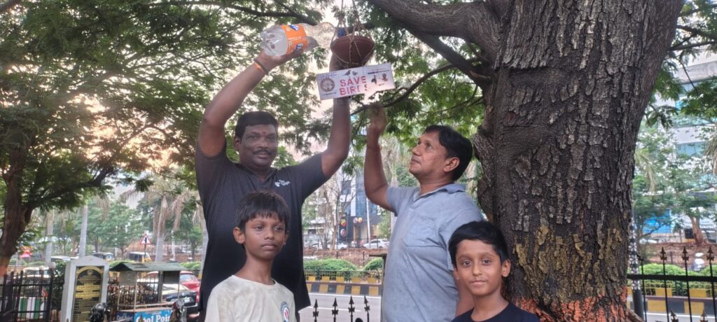 పక్షులకు మట్టి నీటి తొట్టెలు, వరి కంకులు ఏర్పాటు