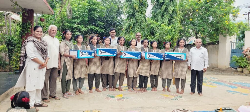 బాలికల వసతి గృహంలో సీలింగ్ ఫ్యాన్స్ ఏర్పాటు