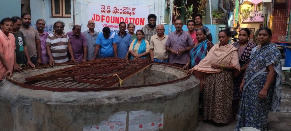పురాతన బావిలో పూడిక తీసివేత